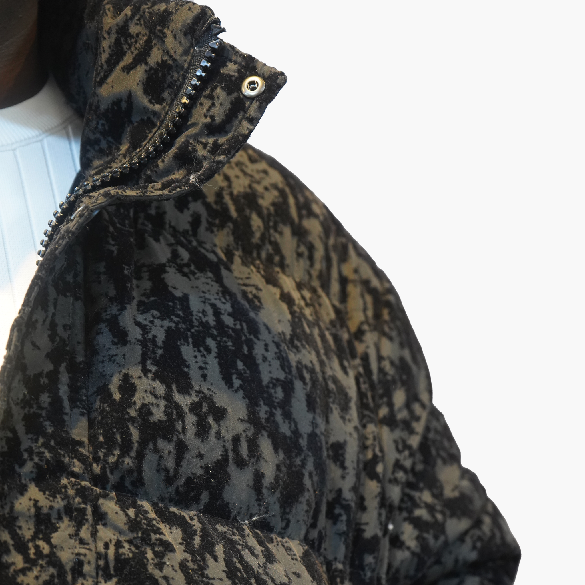 Doudoune Matelassée Noire Texturée – Coupe Moderne